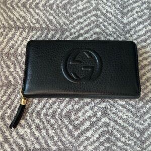 Gucci Black Soho zippy wallet